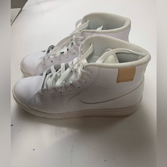 Nike Shoes - White nike shoes